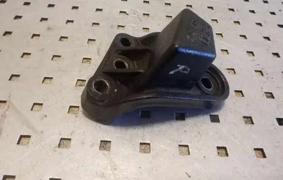 Hyundai i40 Engine mounting bracket