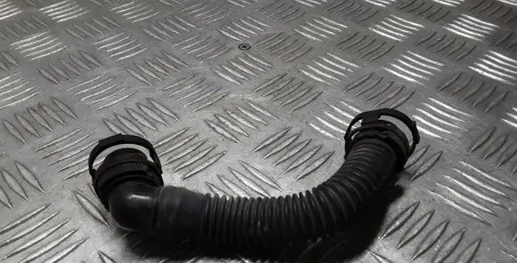 Volkswagen PASSAT B8 Breather hose/pipe 