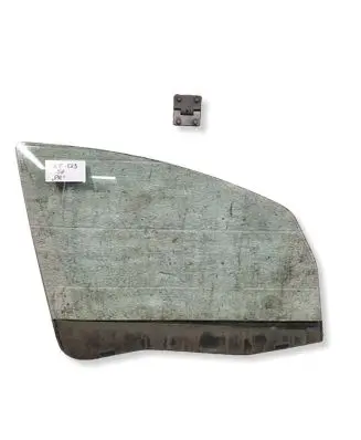 Mitsubishi Colt Front door window glass four-door 43R00048