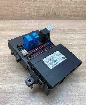 Nissan Primera Fuse module 285519F914 5WK48542