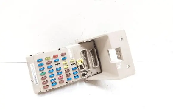 Subaru Legacy Fuse module 82201AG000 307165