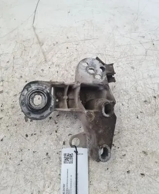 Audi A4 S4 B6 8E 8H Engine mounting bracket