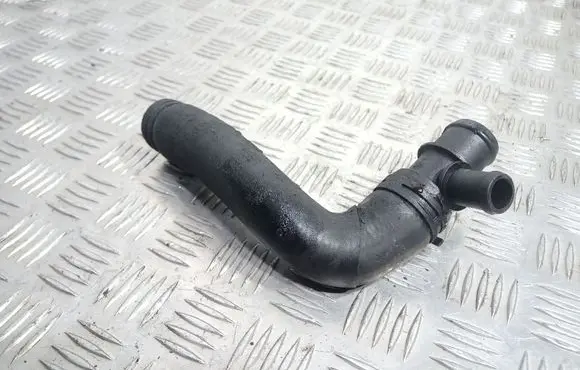 Volkswagen PASSAT B7 Engine coolant pipe/hose