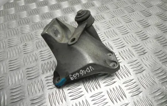 Audi A8 S8 D3 4E Engine mounting bracket 4F0399113AJ VD16689