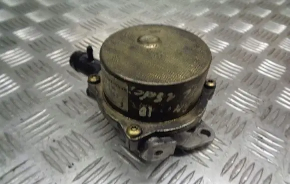 Renault Megane II Vacuum pump 8200521381