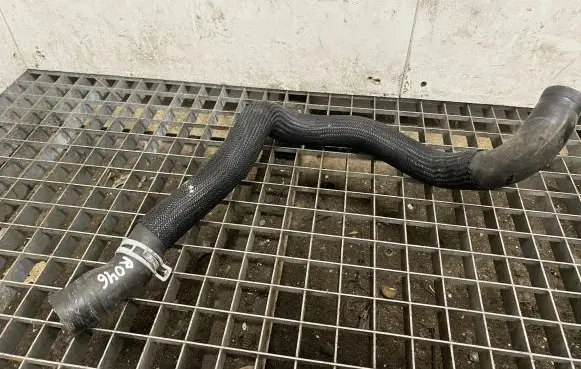 Jeep Cherokee Engine coolant pipe/hose 68102137
