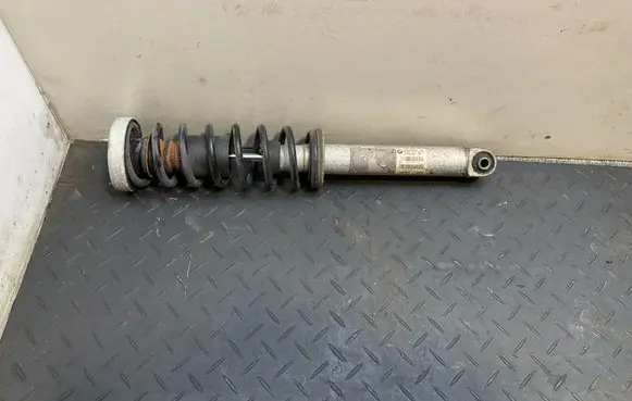 BMW 5 E60 E61 Rear shock absorber with coil spring 6770453 E60H008BX 105413