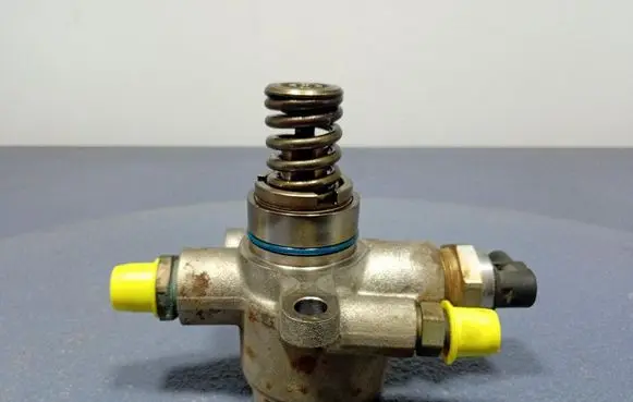 Porsche Cayenne (92A) Fuel injection high pressure pump 06M127026H