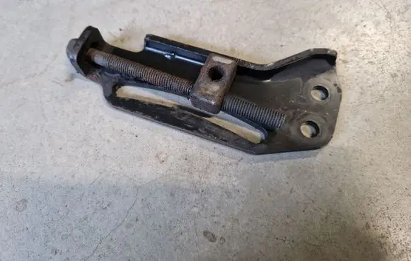 Nissan Patrol Y61 Power steering belt tensioner 