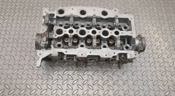 Land Rover Discovery 4 - LR4 Engine head PM9X2Q 6C064CA