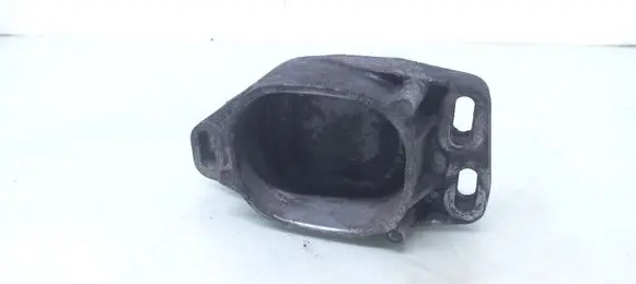 Volkswagen PASSAT B5.5 Engine mounting bracket 8D0199335Q