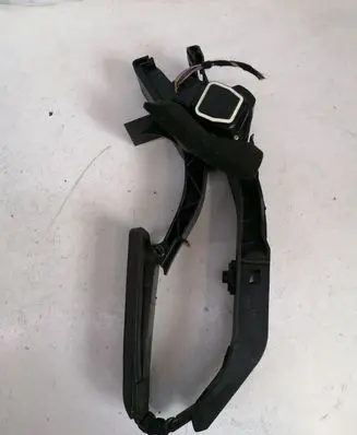 Mercedes-Benz E W211 Accelerator throttle pedal A2113000404