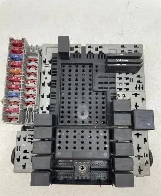Volvo V70 Fuse module 9494343 9494509 99W302