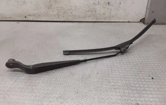 Dodge Caliber Windshield/front glass wiper blade 