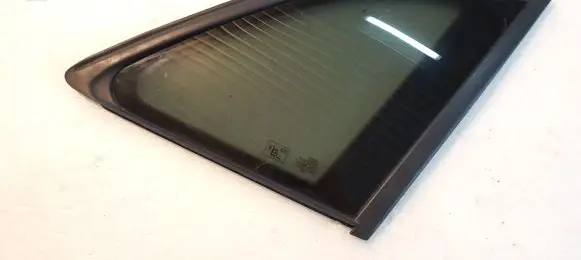Rear vent window glass