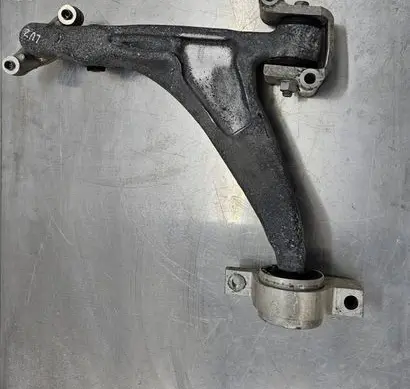 Volvo XC90 Front lower control arm/wishbone 31658893