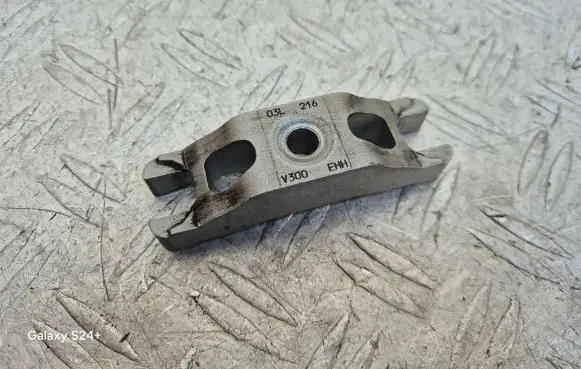 Skoda Octavia Mk3 (5E) Fuel Injector clamp holder 03L216