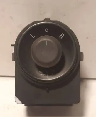 Wing mirror switch