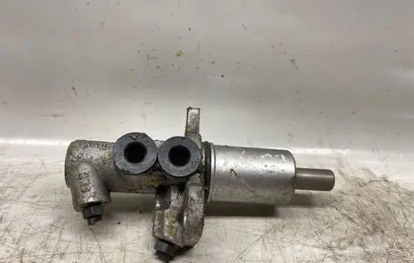 Master brake cylinder