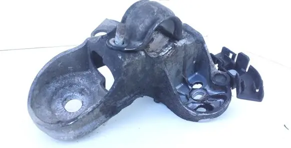 Audi A4 S4 B7 8E 8H Engine mounting bracket 8E0199352N