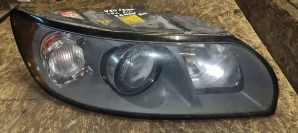 Volvo V50 Headlight/headlamp 30698890