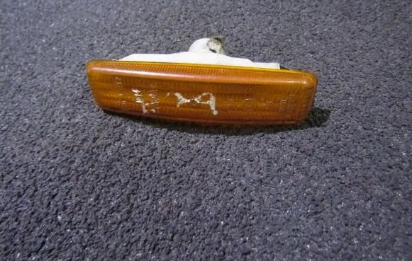 BMW 5 E39 Front fender indicator light 8360589