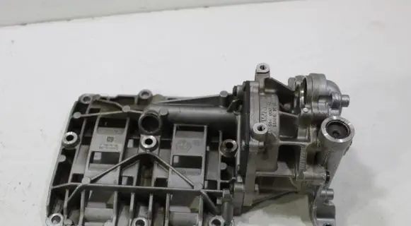 BMW 5 E60 E61 Oil pump 7810451 7798014