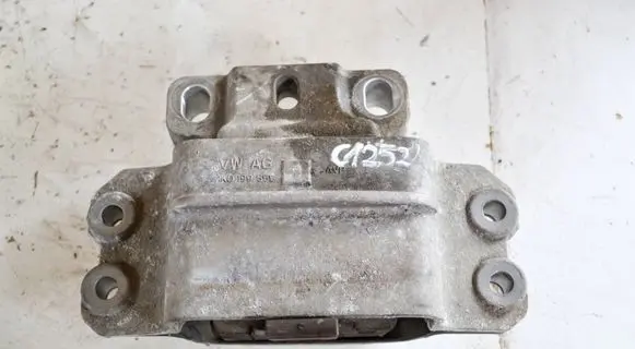 Volkswagen PASSAT B6 Engine mount bracket 1K0199555M