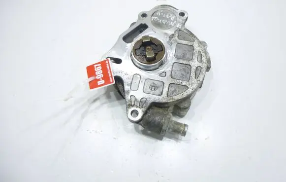 Volkswagen Touran II Vacuum pump 03L145100F