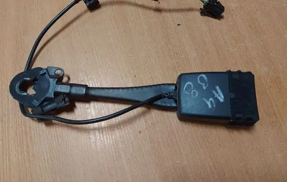 Audi A4 S4 B8 8K Front seatbelt buckle 8K0857755D