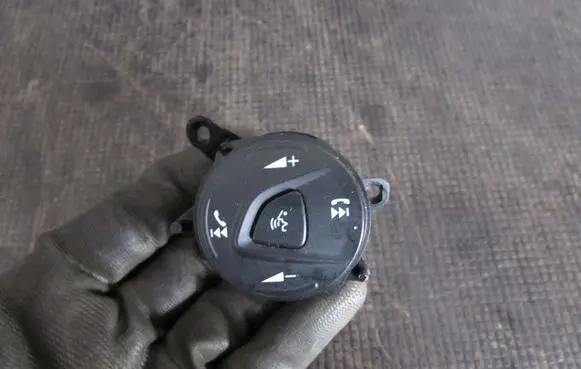 Ford Grand C-MAX Steering wheel buttons/switches DM5T14K147DA