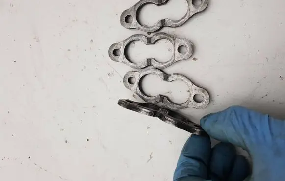 Audi A4 S4 B8 8K Fuel Injector clamp holder 