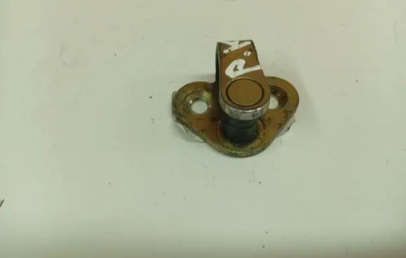 Peugeot 307 Front door lock loop/hook striker