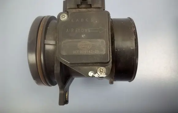 Ford Focus Mass air flow meter 8ET00914229 98AB12B579