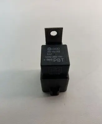 Audi A3 S3 A3 Sportback 8P Glow plug pre-heat relay 3B0951253