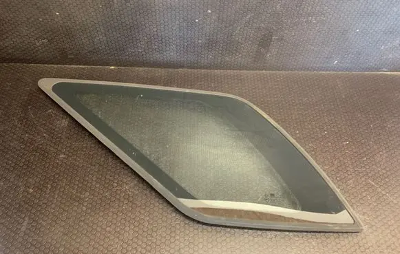 KIA Sorento Rear vent window glass 43R000070 E000472 DOT772AS2M435