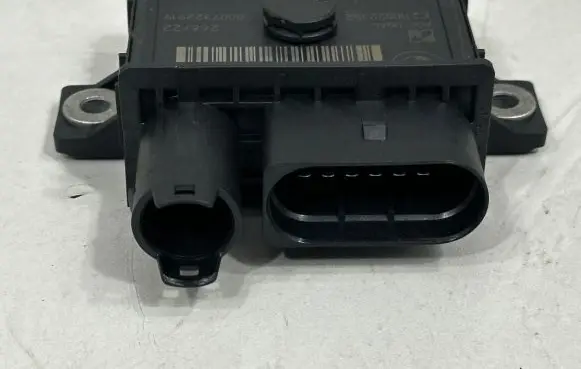 BMW X5 E70 Glow plug pre-heat relay 8591724 7800156