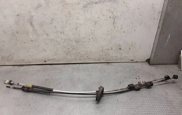 Opel Insignia A Gear shift cable linkage 