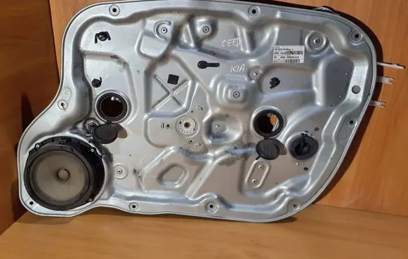 KIA Ceed Front window lifting mechanism without motor 824801H070
