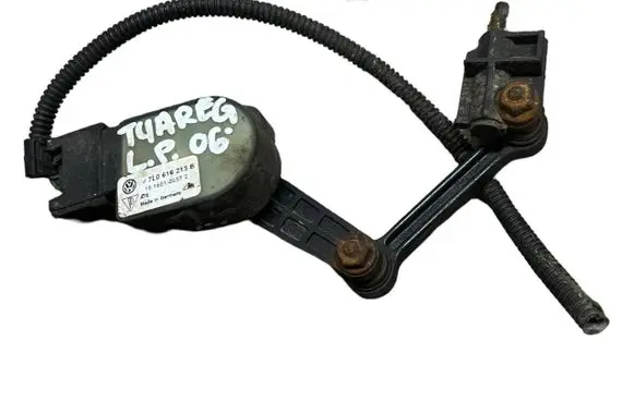 Volkswagen Touareg I Air suspension front height level sensor 7L0616213B 15160100572