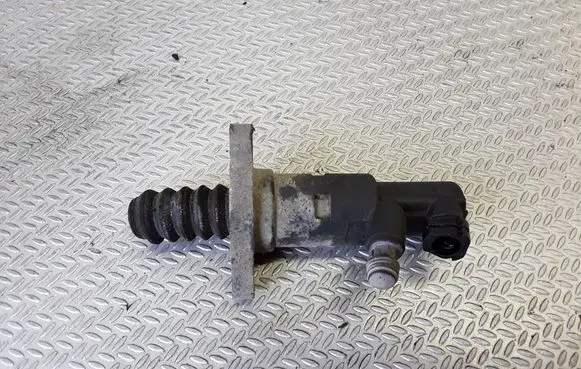 Clutch slave cylinder