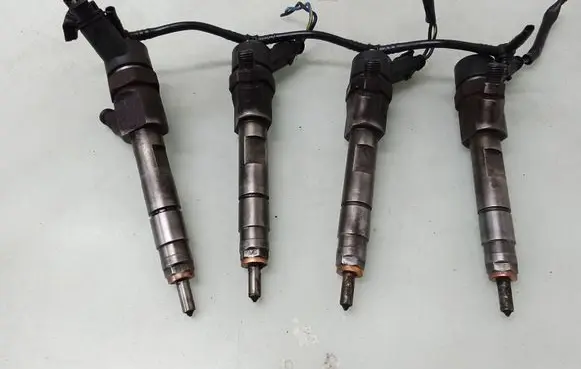 Renault Trafic II (X83) Fuel injectors set 0445110146 8200238528