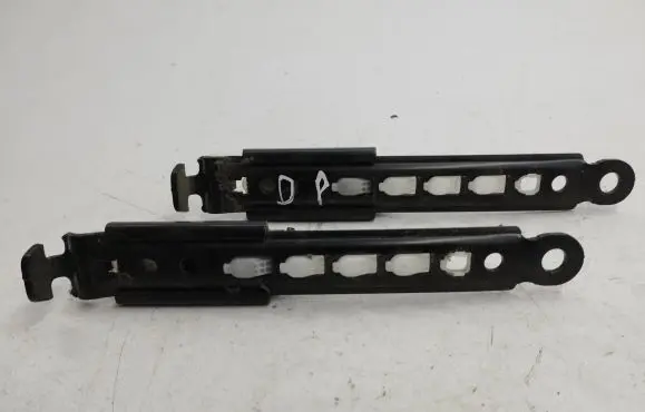Toyota Corolla Verso AR10 Seat belt adjustment rail D526001