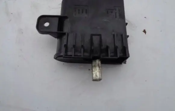 Volkswagen PASSAT B6 Battery relay fuse 1K0937517