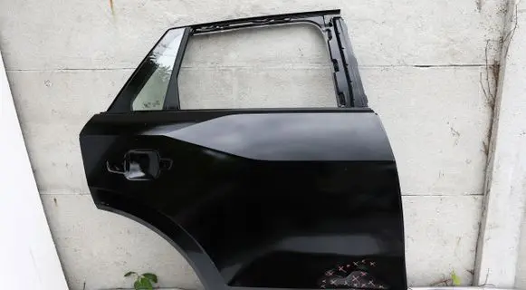 Audi Q2 - Rear door