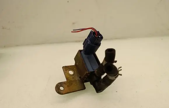 Nissan Murano Z50 Valve vacuum A83600
