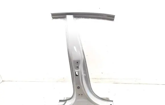 Hyundai Ioniq Pillar (middle) 