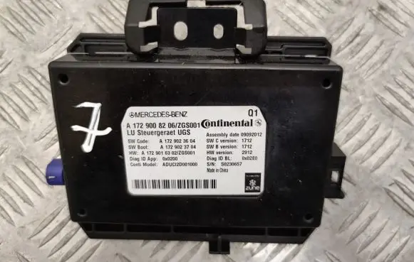 Mercedes-Benz C W204 Head unit multimedia control A1729008206 A1729023604 A1729023704