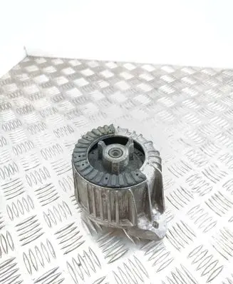 Mercedes-Benz C W204 Engine mount bracket A2042400517