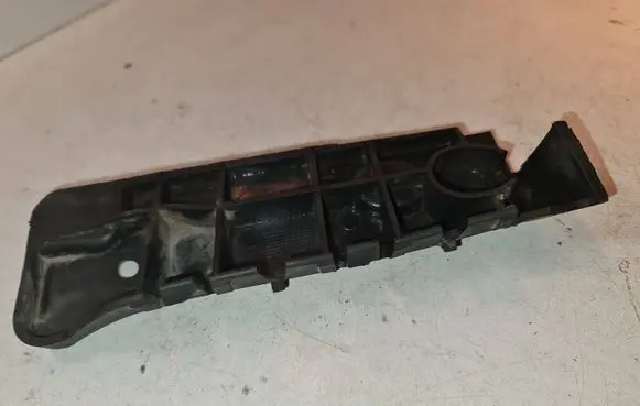 Audi A4 S4 B6 8E 8H Front bumper mounting bracket 8E0807284